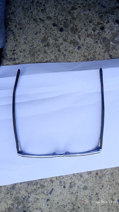 Rama ochelarii Guess fara lentile