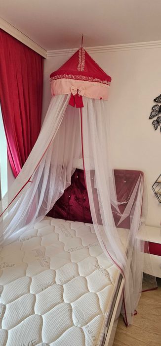 Балдахин за легло