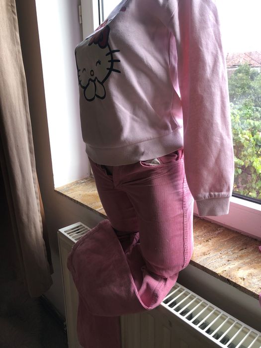 Bluza Hello kitty și pantaloni raiati roz, trapez