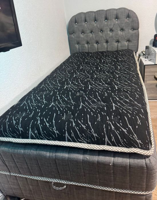 Две единични легла