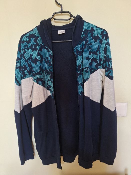 Стилен мъжки сиучер с цип и качулка Продава се СЕГА!!