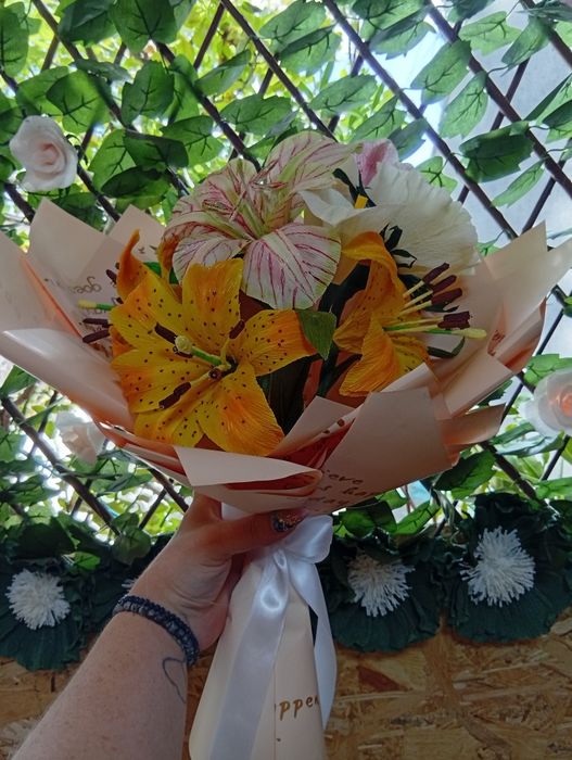 Flori din hârtie floristică,un cadou ce ține mult