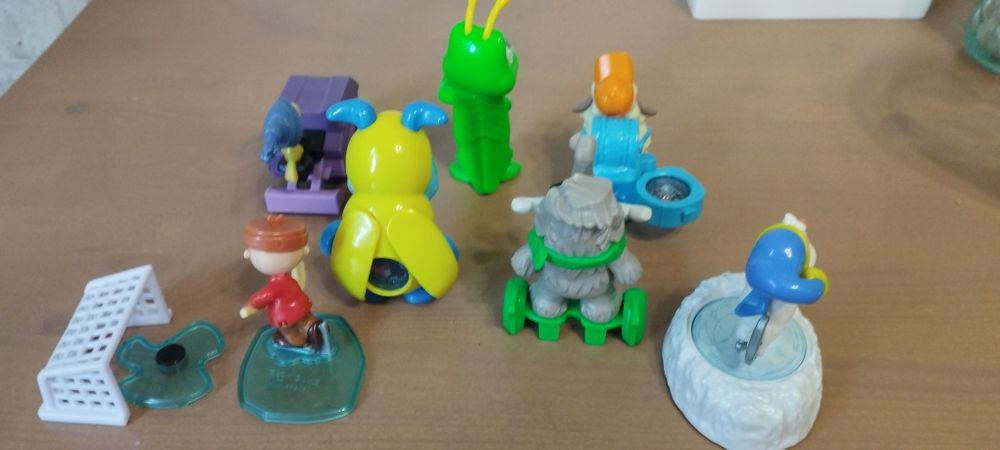 Игрушки с больших киндер сюрпризов