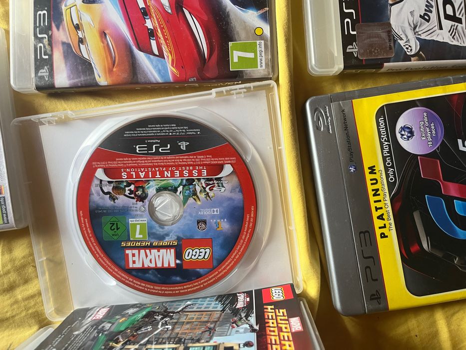 Vând ps3 și jocuri