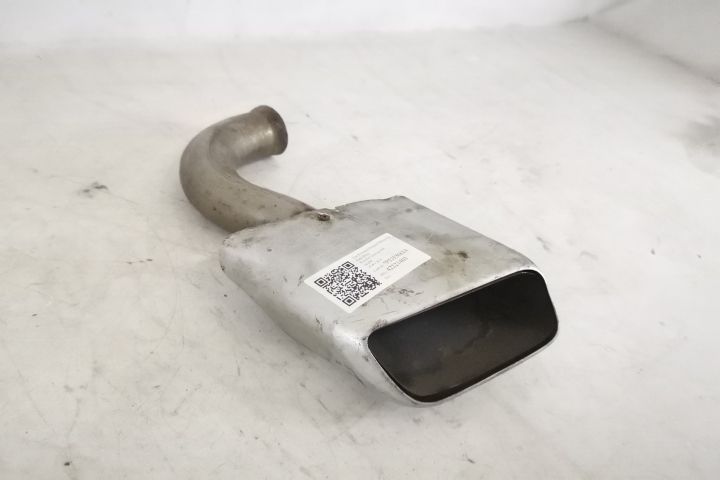 Оригинален десен изпускателен накрайник в добро състояние Порше Каен /