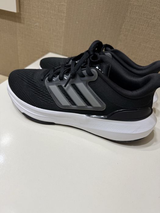 Продаются Кроссовки Adidas