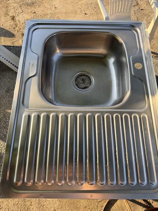 Бордова кухнеска мивка