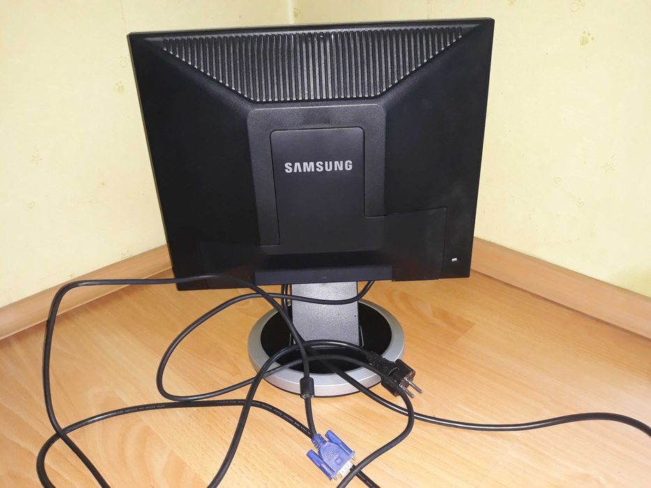 Монитор Samsung 740BF