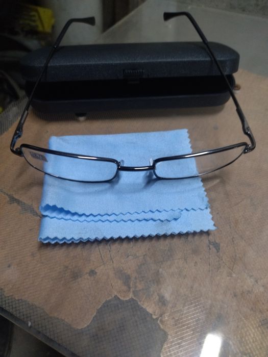 Продам очки новые с чехлом