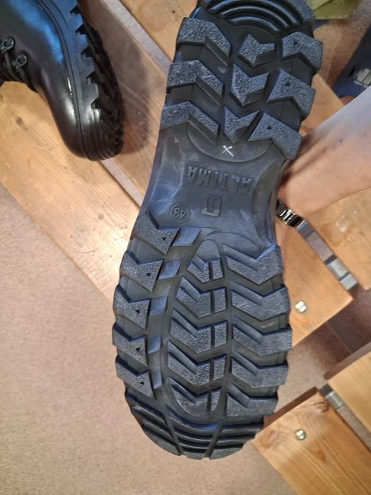 Продам берцы 43 размер