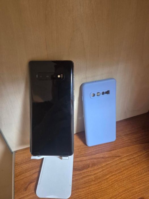 Samsung, IPhone.