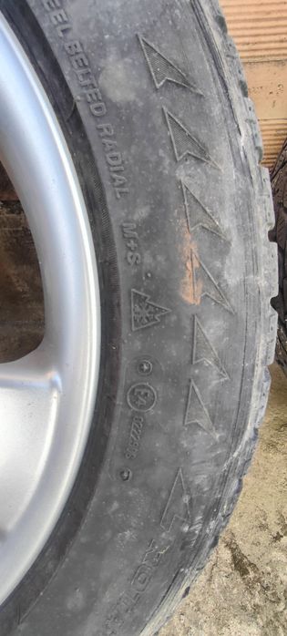 Гуми зимни Bridgestone с джанти R16