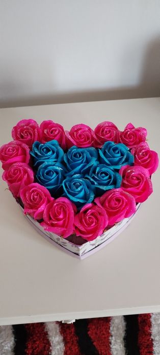 Vând aranjamente flori