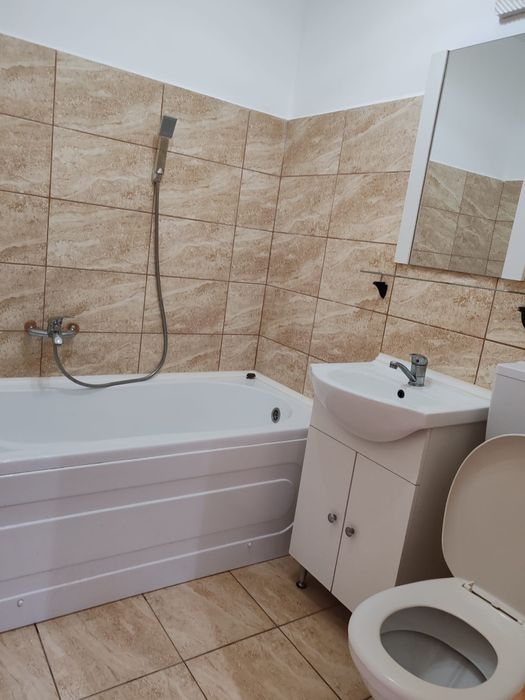 Vând apartament recent renovat cu 2 camere in Paleu.