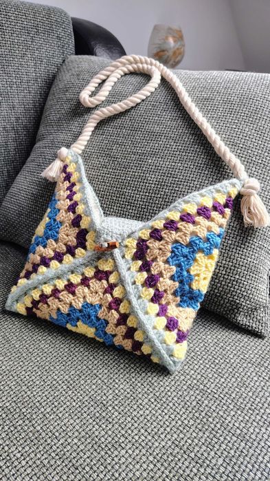 Луксозна плетена ръчно дамска чанта, дълга дръжка и подплата с джоб,