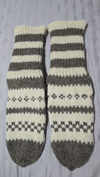 Вълнени чорапи ръчно плетени