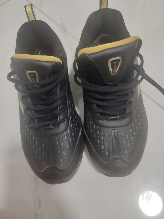 Кроссовки женские