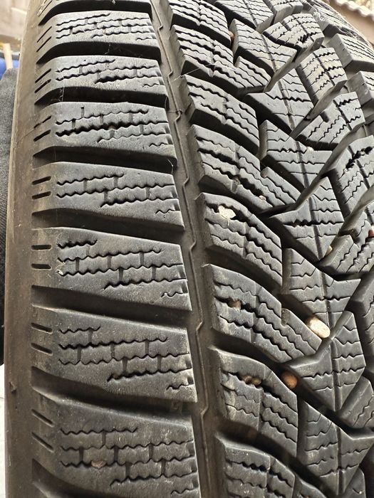 Anvelope de iarna 215/60 R16 DUNLOP