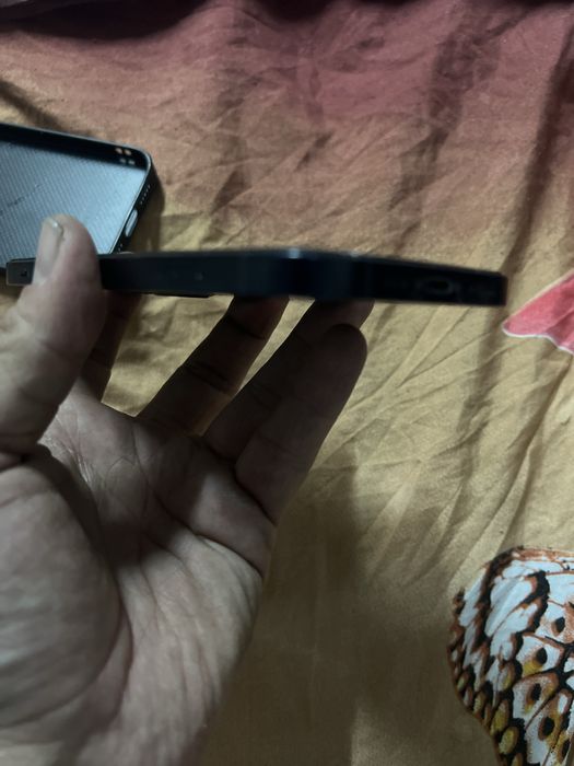 Айфон 12 64 гб. 77 емкость