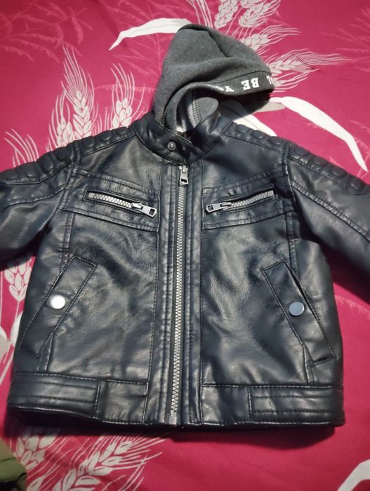 Jaketa C&A ca nouă, are 3 purtări