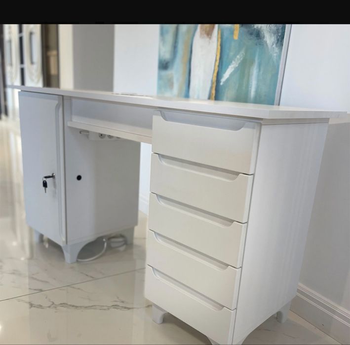 Masa manichiura cu aspiratie integrat