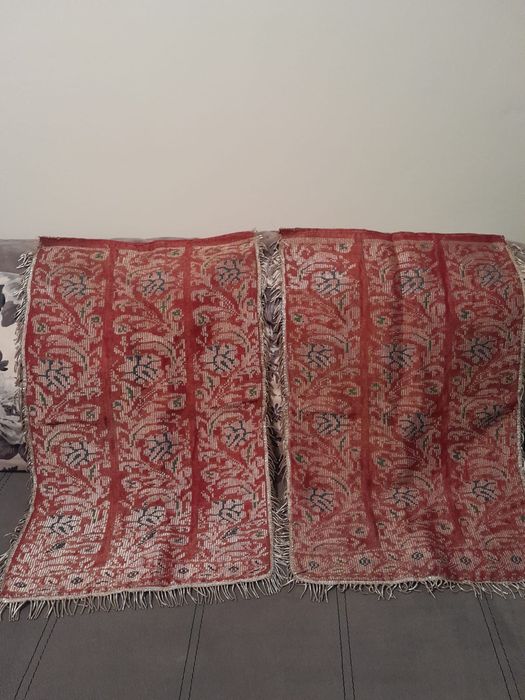 Piese costum traditional