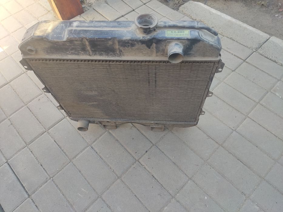 Продам радиатор охлаждения на УАЗ
