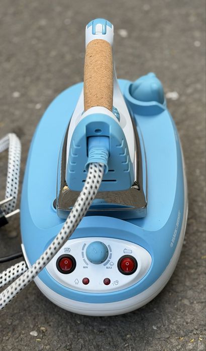 Парна ютия с парогенератор Black and Decker BR925, 1900W