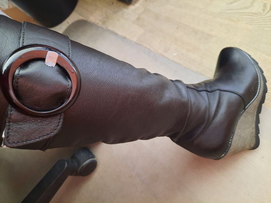 Cizme noi, lungi din piele naturala