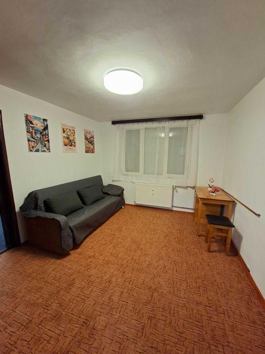 Inchiriez apartament 3 camere, Rogerius