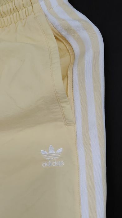 Pantaloni pentru femei Adidas Originals S/M