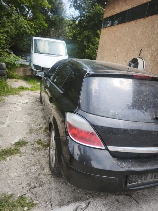 Dezmembrez Opel Astra H