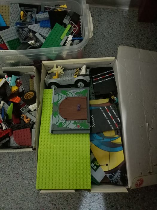 Лего  1 контейнер 2 коробки
