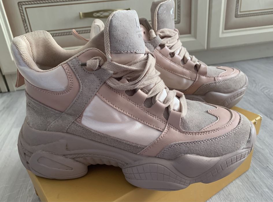 Продам кроссовки