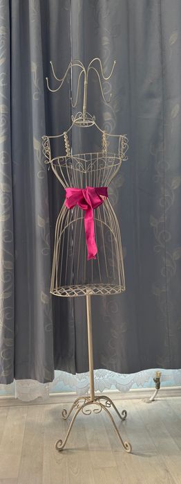 Закачалка за дрехи нова