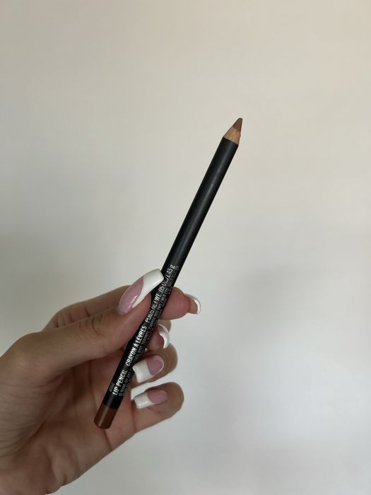 Молив за устни MAC