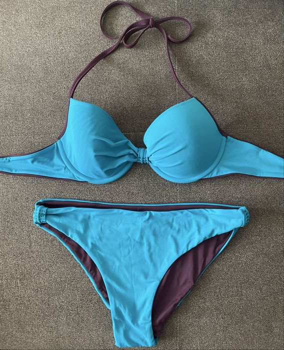 Син бански от две части