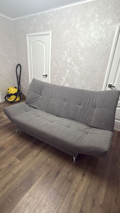 Продам почти  новый диван