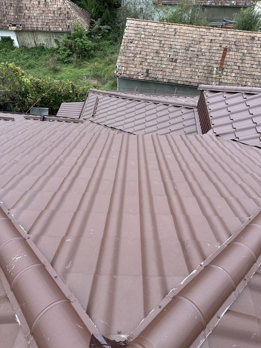 Reparatii acoperis montaj tigla metalica mansarde dulgherie hidroizola