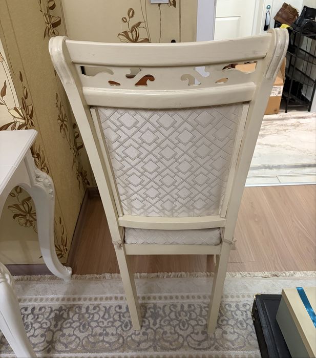 Срочно продается раскладной стол с 8 стульями