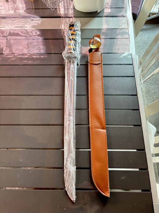 Меч от нераждаема  стомана