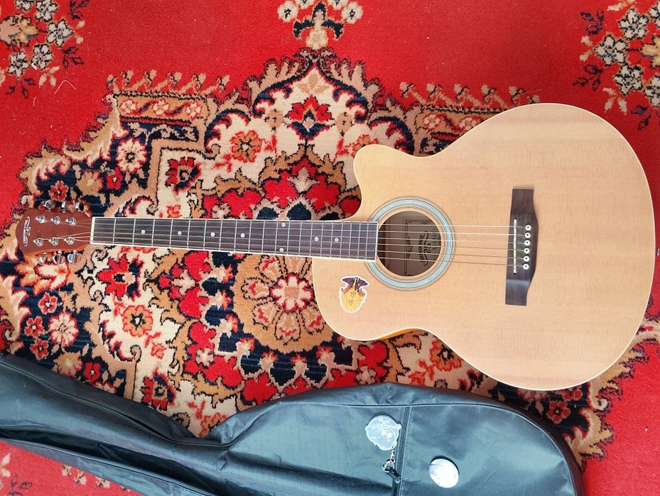 Акустическая гитара