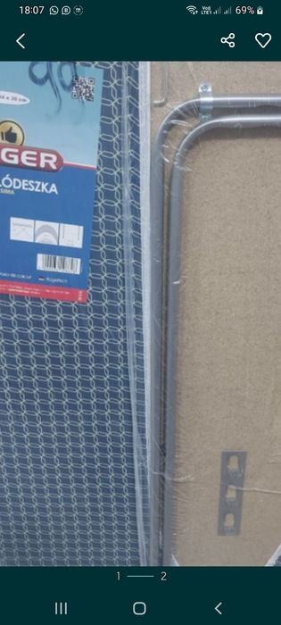 Masa calcat cu blat lemn. Produs la moda și frumusețe