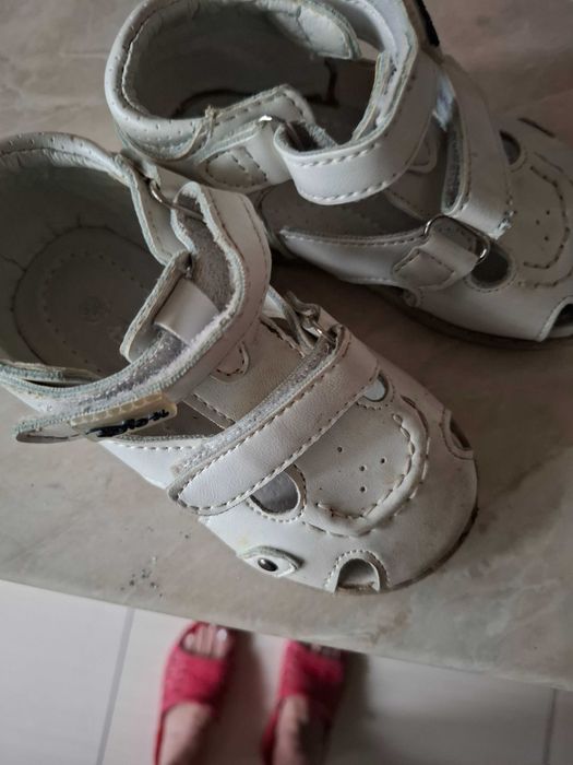 Vand sandalute albe ptr copii mar 23