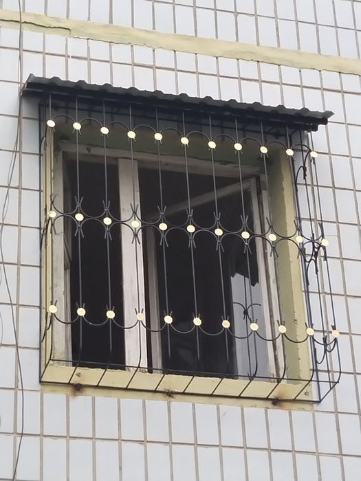 Решетки на окна.Панжаралар ойналарга. Установка козырьков и роликов.