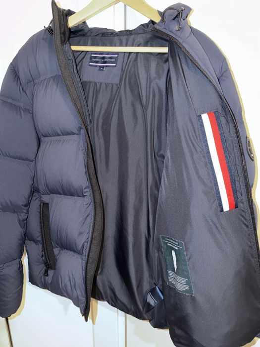 Geacă Tommy Hilfiger M bărbați – bleumarin, puf