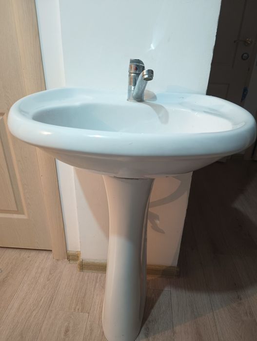 Раковина со стойкой