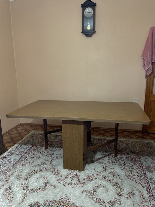 Продам стол книжка