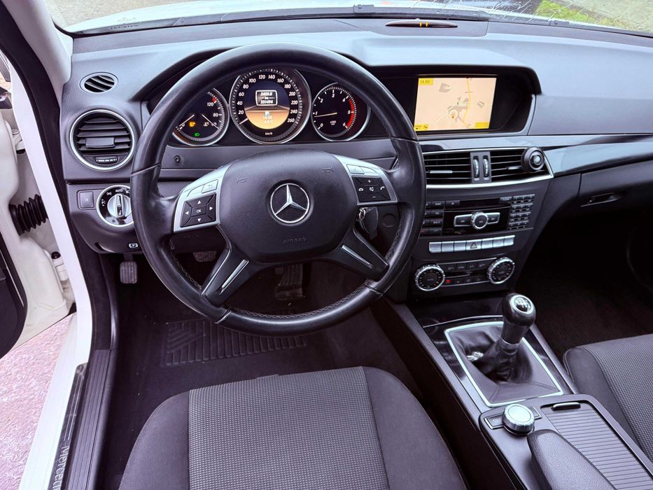 Mercedea C C200 W204 // Facelift // 2012 // Full LED // 232.500 km //
