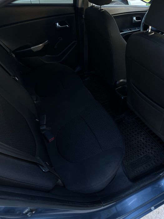 Продам автомобиль Kia Rio 3